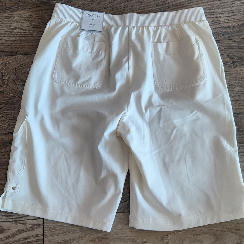 ZENERGY by CHICOS Women’s White Bermuda Shorts Casual GOLF ShortStyle Size 1 M/8 - Picture 2 of 5